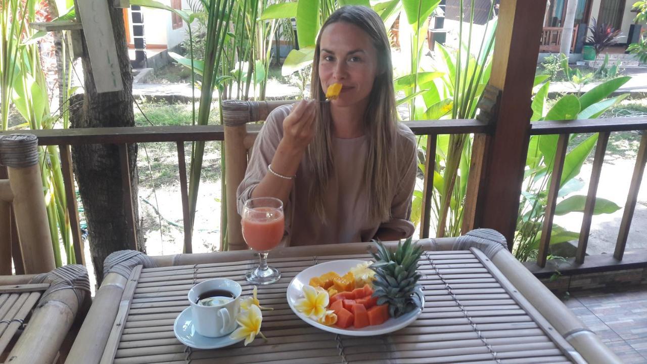 Yoland Guesthouse Gili Air Exteriör bild
